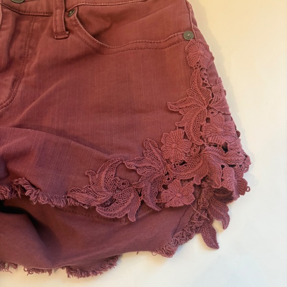 Mossimo Denim Shorts High Rise Lace Trim‎ Raw Hem Mauve 4/27 Super Stretch - Picture 2 of 12
